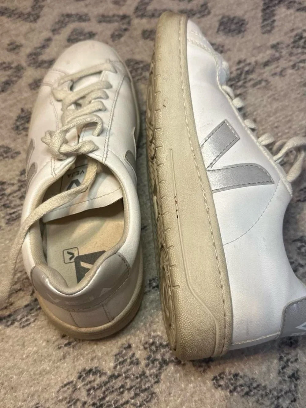 Veja Women's White Leather Low-Top Sneakers size 6